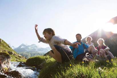 familienwandern2_sellrain_innsbrucktourismus.jpg